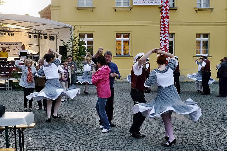 annemariepolka-unter-dem-peitzer-maibaum-hans-mueller