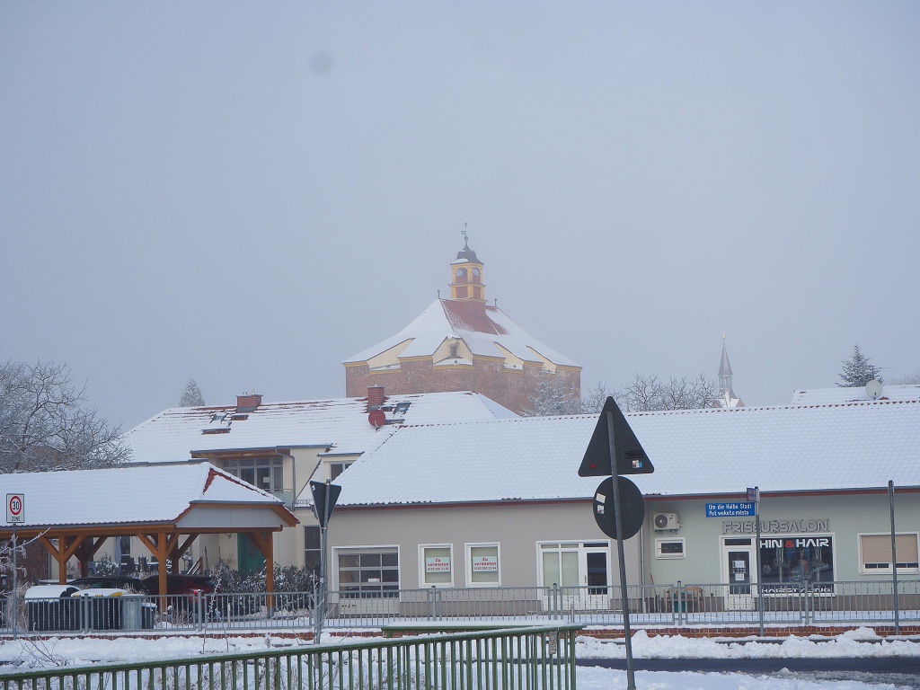 blick-zur-festung-vom-neuen-parkplatz-des-einkaufcenters-bernd-opel