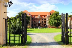 brody-imposant-auch-als-halbruine-k-f-mucc88hler