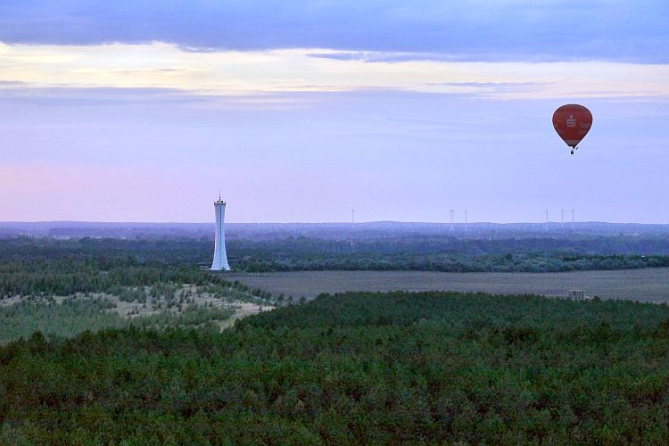 der-aussichtsturm-auf-der-baerenbruecker-hoehe-h-mueller