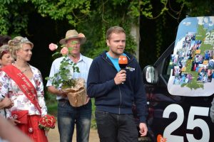 die-kocc88nigin-der-rosen-und-rosen-fucc88r-das-team-p-fritsch