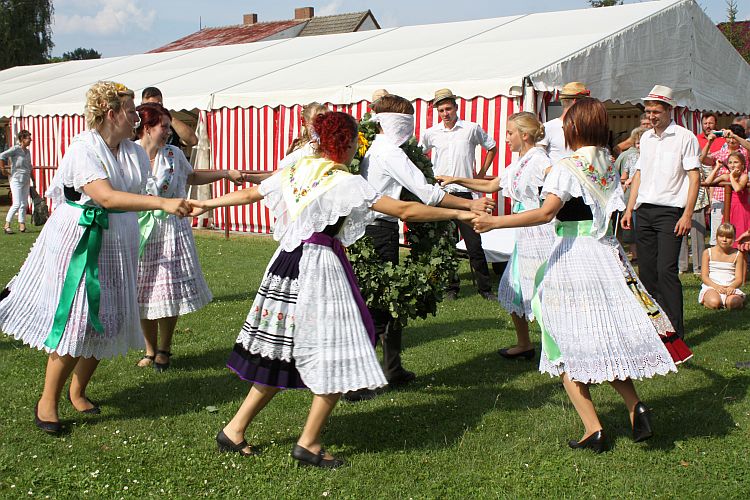 erntefest-baerenbrueck-erntekoenigintanz-r-karge_