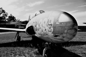 gefaehrlich-schoen-ausgemusterte-lockheed-t-33-a-1-lo-k-f
