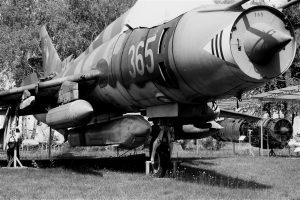 gefaehrlich-schoen-ausgemusterte-su-22-m4-k-f-muehler-1