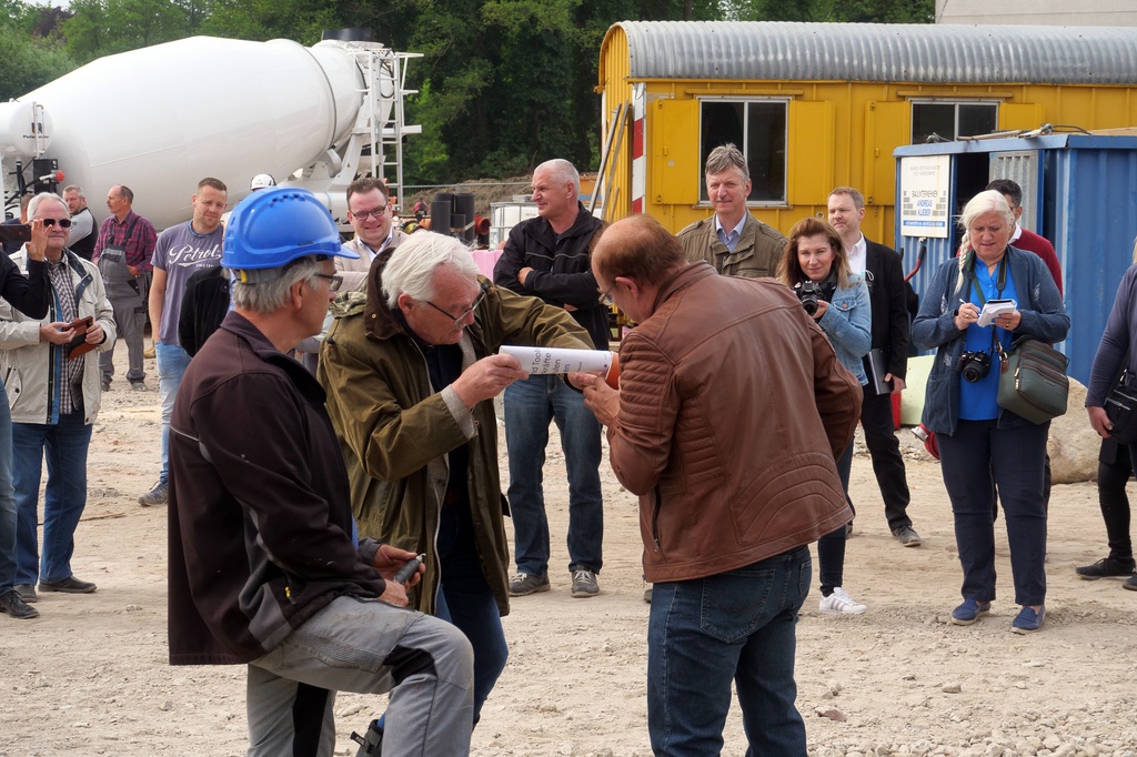 grundsteinlegung-des-neuen-malxscenters-in-peitz-7-h-mucc88ller