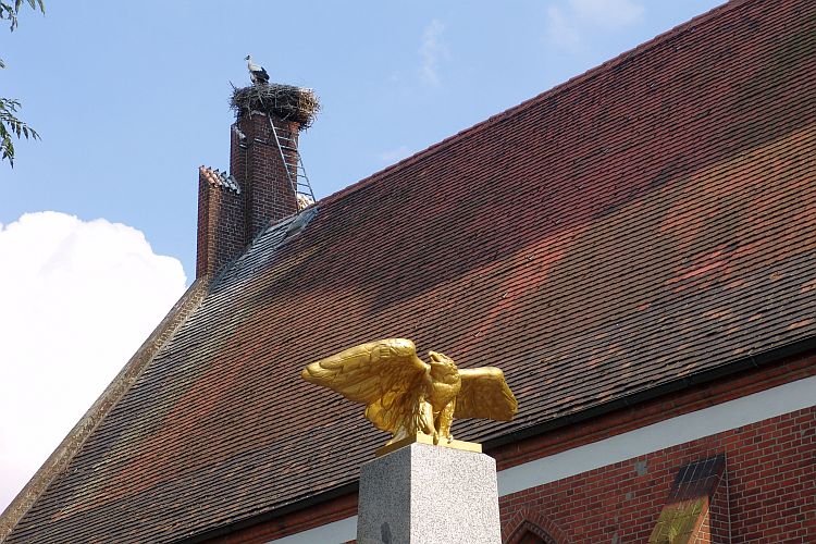heinersbrueck-kirchenstorch-und-denkmalsadler-k-f-muehler