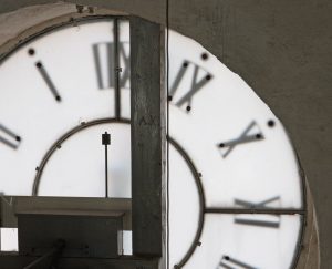 hinter-der-zeit-b-mocc88cker