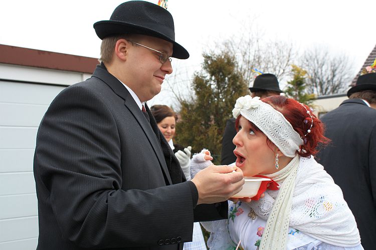 jaenschwalde-fastnacht-zampern-macht-hungrig-r-karge_