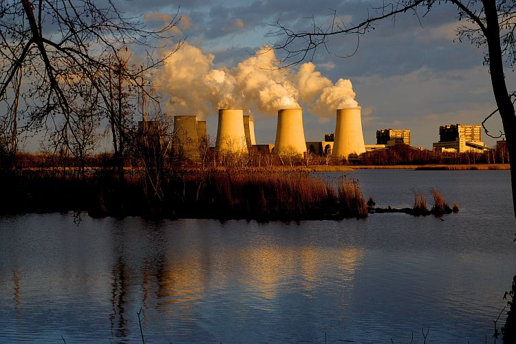 kw-jaenschwalde-in-der-abendsonne-h-mueller