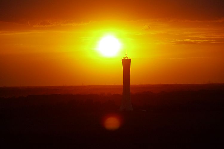 sonnenuntergang-am-aussichtsturm-baerenbruecker-hoehe-h-mueller
