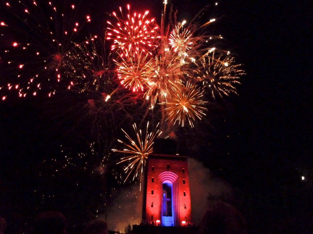 Feuewerk am Bismarkturm in Burg-Spreewald zur sorbischen Sagennacht - Bernd Opel