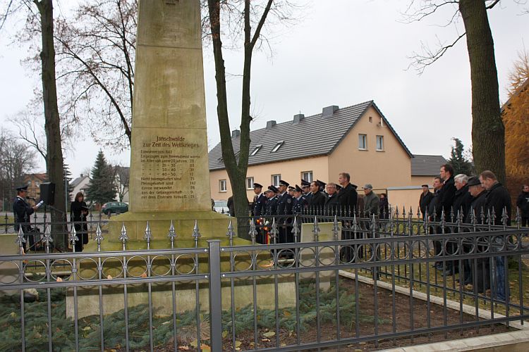 volkstrauertag-in-jaenschwalde-r-karge
