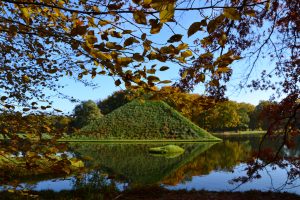 wasserpyramide-in-der-herbstsonne-p-fritsch
