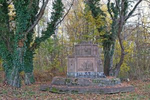 weberbrunnen-an-der-langen-brucc88cke-forst-berge