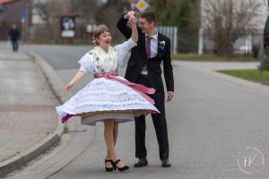 Tanz auf der Dorfstraße - Frank Knorr