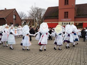 Reigentanz - Bernd Opel