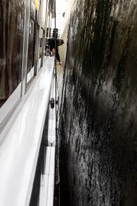 in der Schleuse - Bernd Möcker